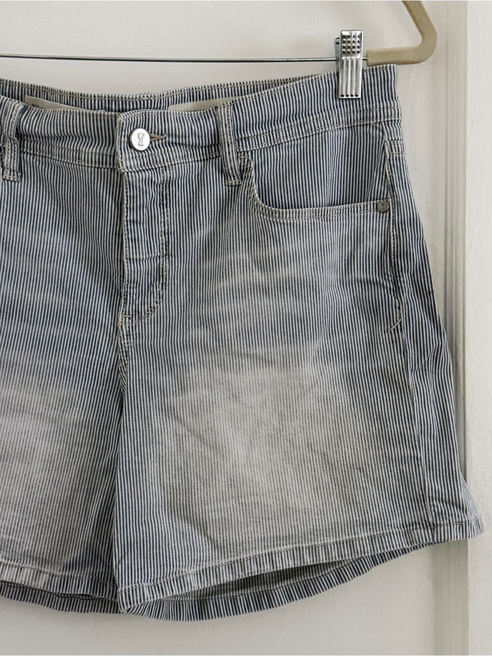 Anthropologie Pilcro Women’s Blue Pinstripe Casual Shorts